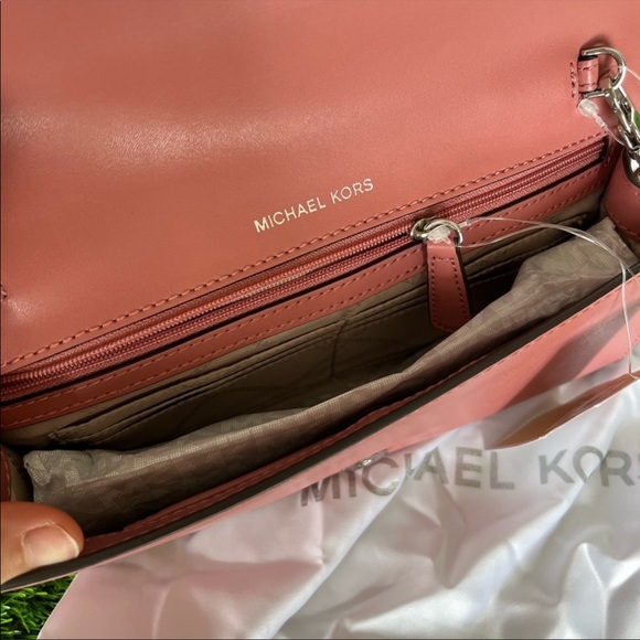 Michael Kors WOC Bellamie Polished Leather Clutch Rose - Picture 13 of 13